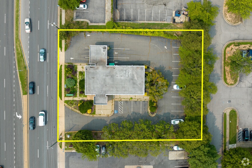 More Photos Of 2030 Old Bridge Rd, Woodbridge Bank For Sale