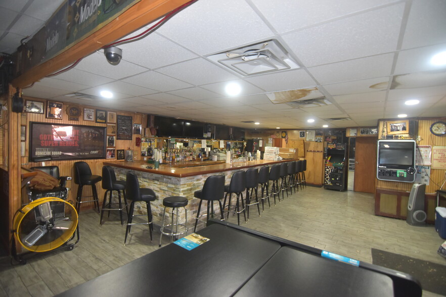 Primary Photo Of 148 Kingsland Ave, Brooklyn Bar For Lease