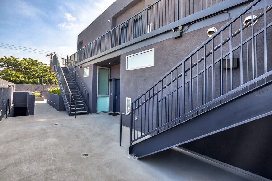 More Photos Of 5135 W Adams Blvd, Los Angeles Apartments For Lease