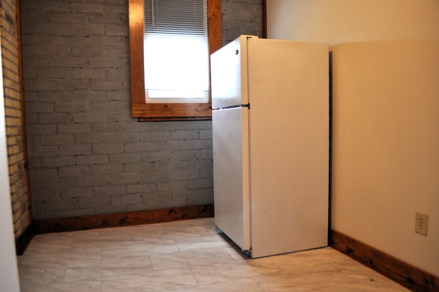 More Photos Of 910 Main Ave, Washburn Light Manufacturing For Sale