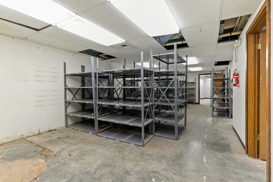 More Photos Of 1501 Cornwall Ave, Bellingham Bank For Sale