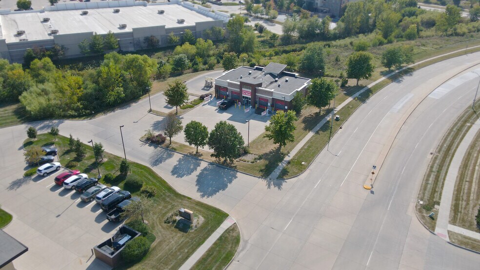 More Photos Of 6604 Coachlight Dr, West Des Moines Carwash For Sale