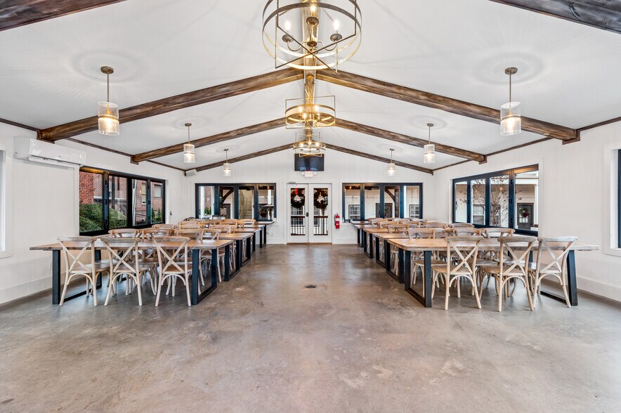 More Photos Of 27 S Park St, Dahlonega Hotel For Sale