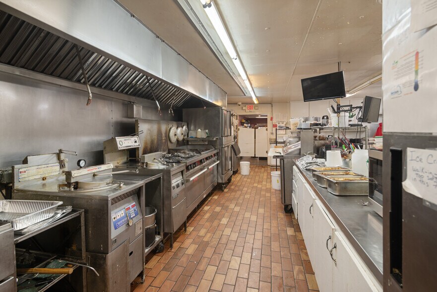 More Photos Of 125 N Newton St, Middleton Restaurant For Sale