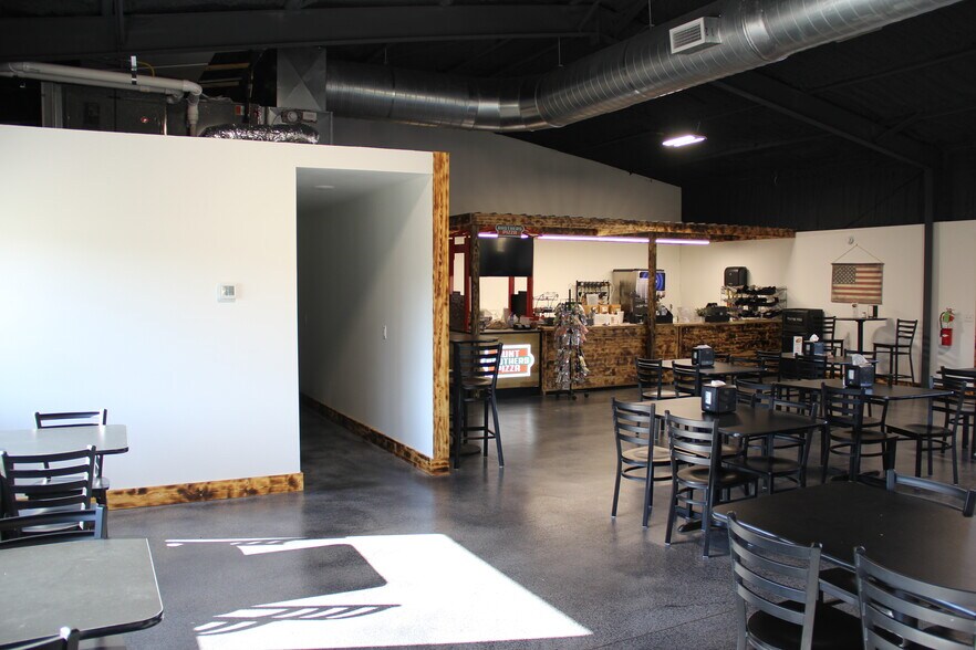 More Photos Of 311 9th st, Green Forest Flex For Sale