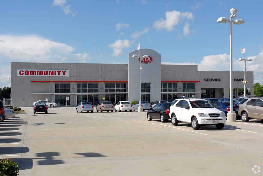 Primary Photo Of 4221 East Fwy, Baytown Auto Dealership For Sale