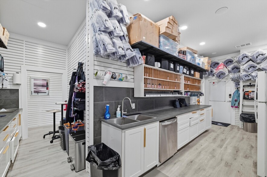 More Photos Of 450 W Harwood Rd, Hurst Freestanding For Sale