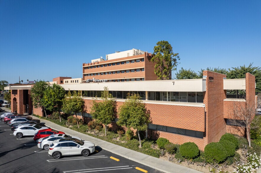 More Photos Of 19231 Victory Blvd, Reseda Medical For Lease