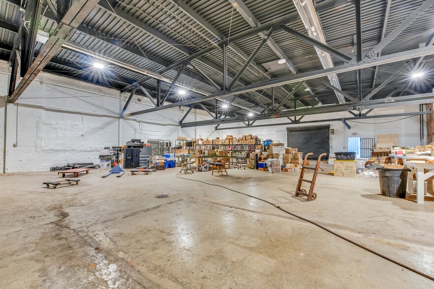 More Photos Of 2232-2240 Bellevue St, Detroit Industrial For Sale