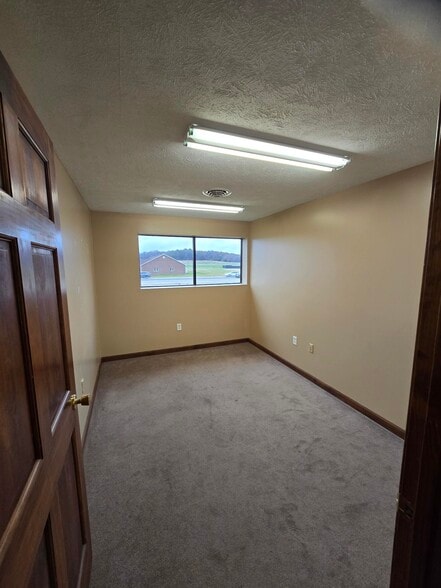 More Photos Of 4501 W Deyoung St, Marion Medical For Lease