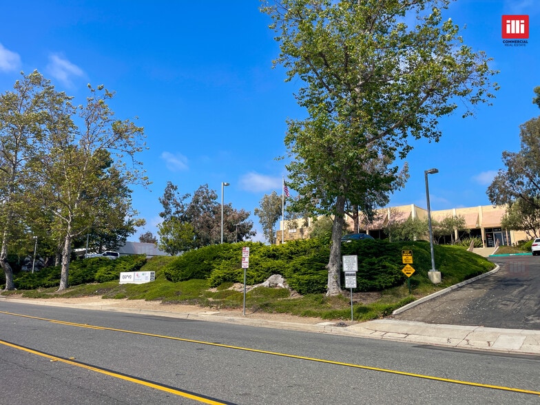 More Photos Of 950 Lawrence Dr, Thousand Oaks Manufacturing For Lease