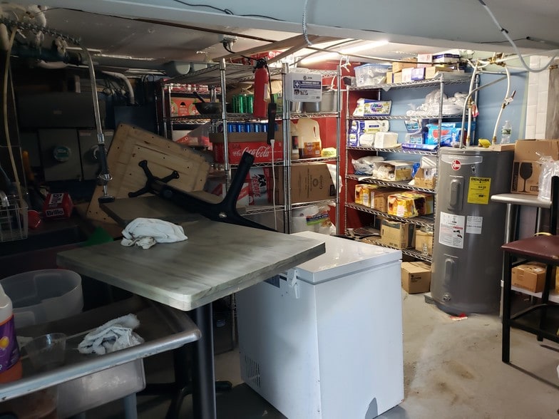 More Photos Of 291 Hooper St, Brooklyn Bar For Lease