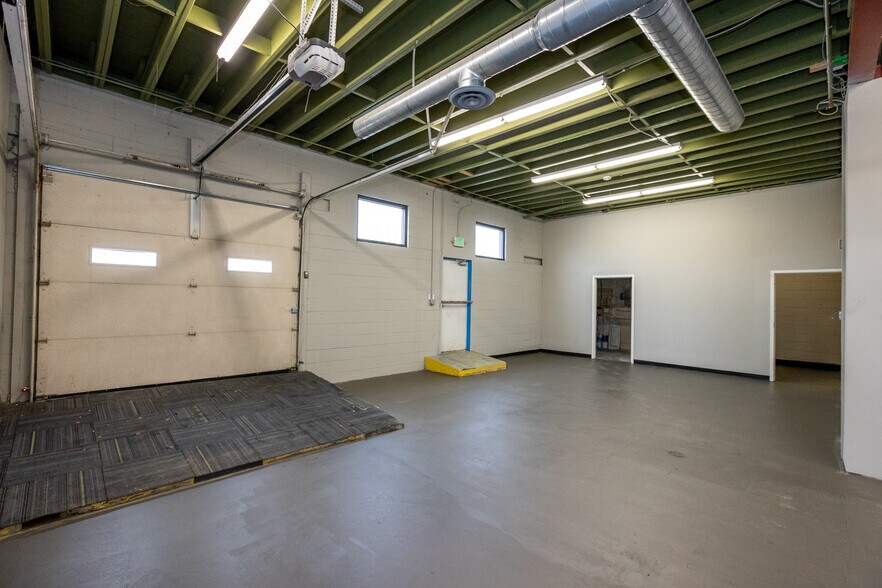 More Photos Of 1728 W 16th St, Indianapolis General Retail For Lease