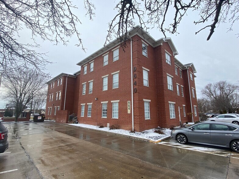 More Photos Of 9640 Commerce Dr, Carmel Unknown For Lease