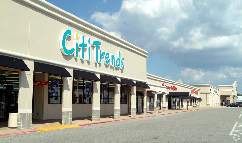More Photos Of 5240-5392 W 34th St, Houston General Retail For Lease