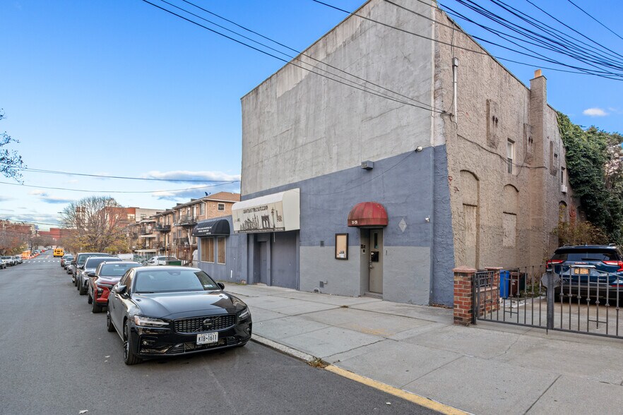 Primary Photo Of 2029 38th St, Astoria Warehouse For Lease