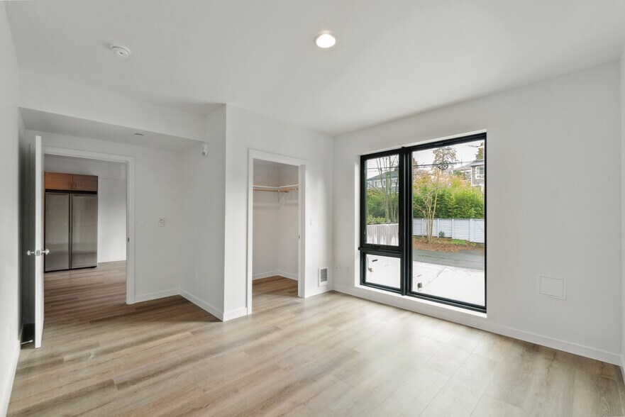 More Photos Of 9736 Greenwood Ave N, Seattle Apartments For Sale