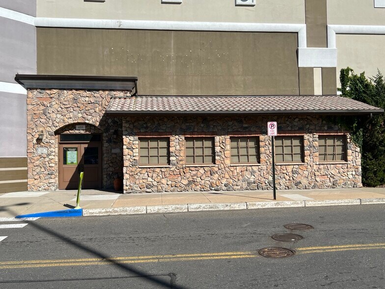 More Photos Of 425-525 Union St, Waterbury Unknown For Lease