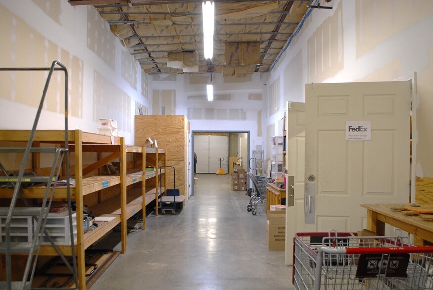 More Photos Of 979 Lovers Ln, Bowling Green Warehouse For Lease