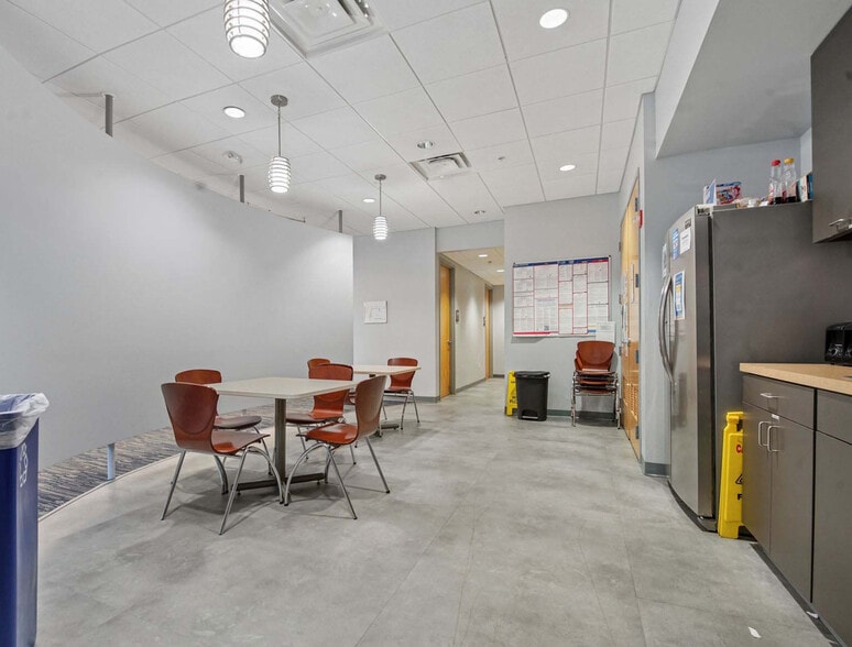 More Photos Of 600-640 S Front St, Columbus Parking Garage For Lease
