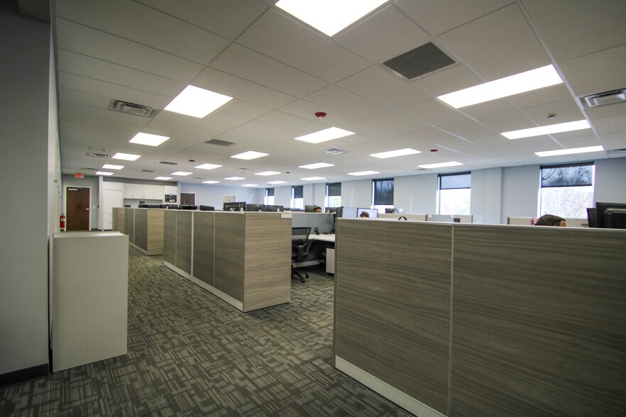 More Photos Of 9911 Shelbyville Rd, Louisville Office For Lease