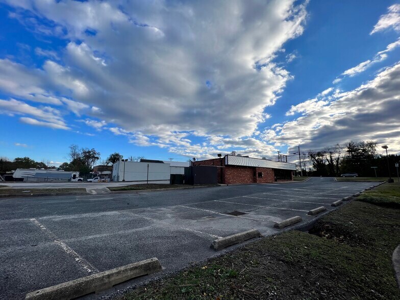 More Photos Of 8457-8459 Fort Smallwood Rd, Pasadena Fast Food For Lease