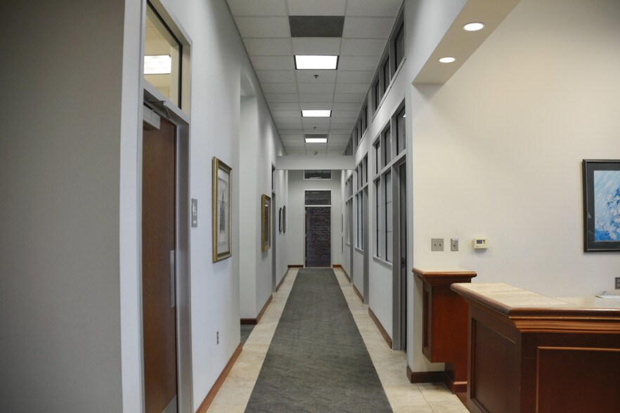More Photos Of 1001 La Harpe Blvd, Little Rock Office For Sale