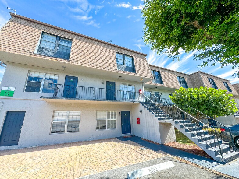 More Photos Of 3901 36th Ct, West Palm Beach Apartments For Sale