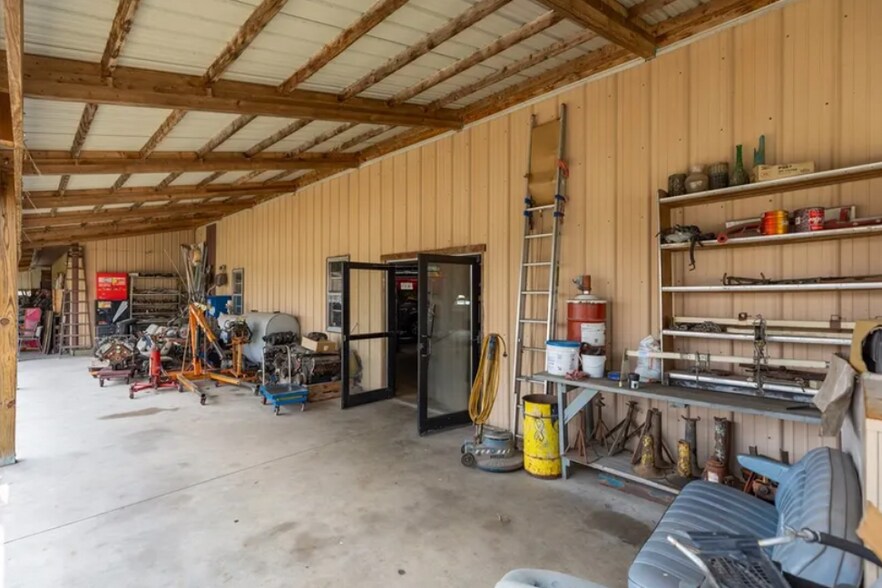 More Photos Of 2300 Hoffman Dr, Effingham Auto Repair For Sale