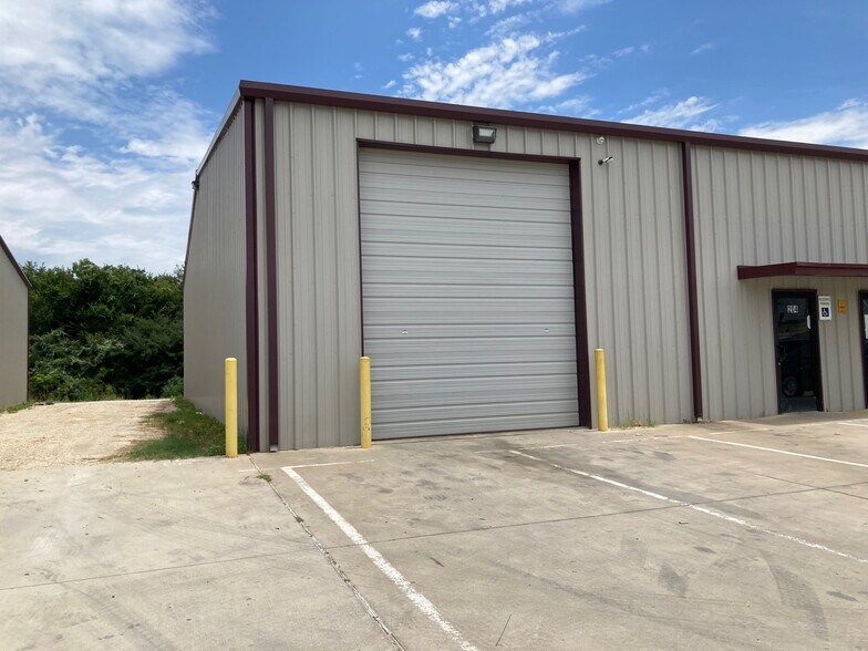 More Photos Of 7661 Rendon Bloodworth Rd, Mansfield Unknown For Lease
