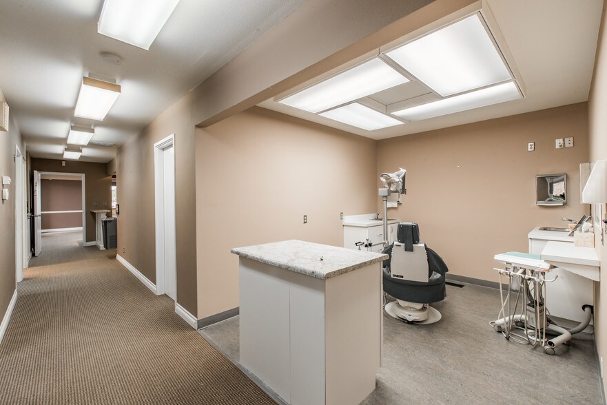 More Photos Of 106 E 2nd St, Molalla Medical For Sale