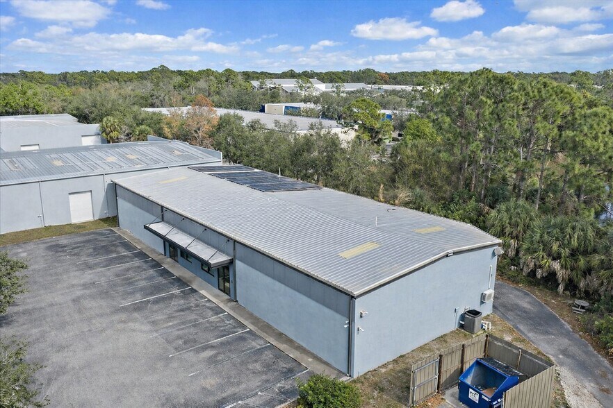 More Photos Of 351 Sand Pine Blvd, Venice Light Distribution For Lease