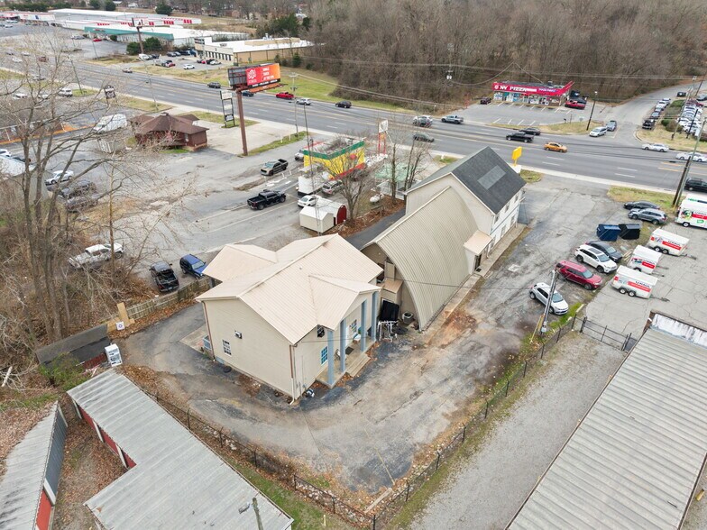 More Photos Of 1959 Fort Campbell Blvd, Clarksville Freestanding For Sale