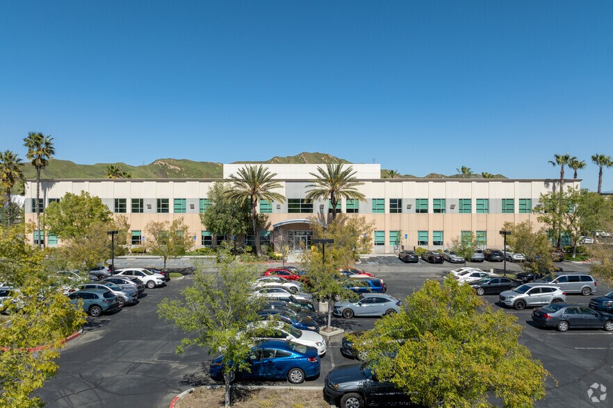More Photos Of 27240 W Turnberry Ln, Valencia Office For Sale