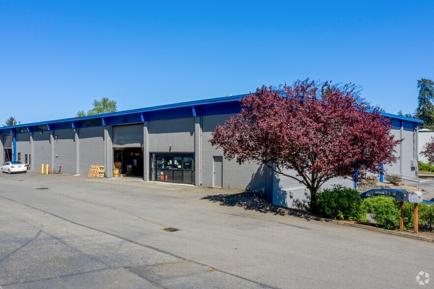 Primary Photo Of 11828 NE 112th St, Kirkland Manufacturing For Lease