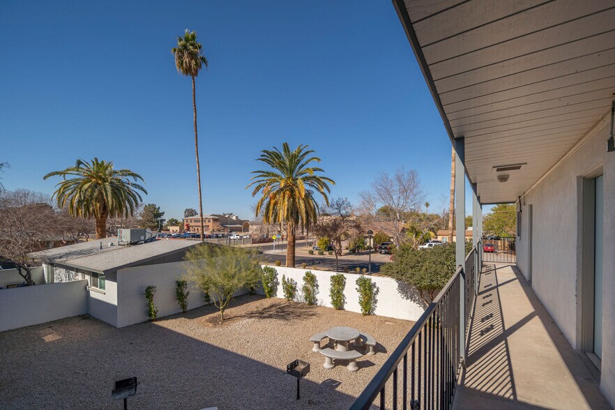 More Photos Of 5623 W Myrtle Ave, Glendale Apartments For Sale