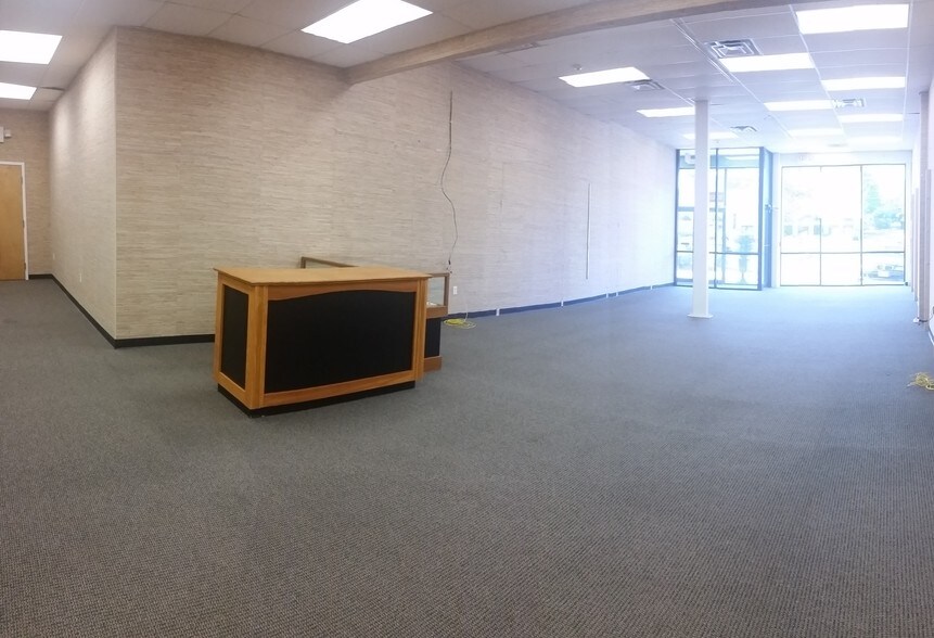 More Photos Of 42 Worcester St, Natick Freestanding For Lease