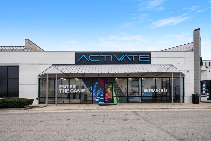 More Photos Of 1600 W 16th St, Oak Brook Storefront For Sale