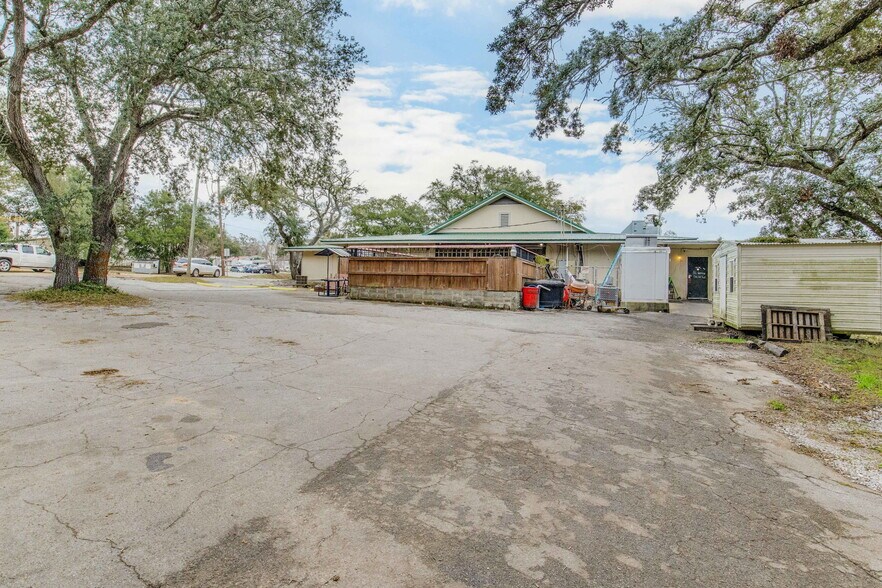 More Photos Of 131 New Warrington Rd, Pensacola Restaurant For Sale