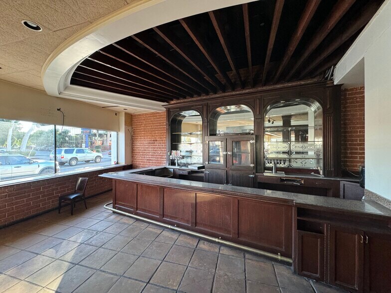 More Photos Of 4419 Van Nuys Blvd, Sherman Oaks Office For Sale