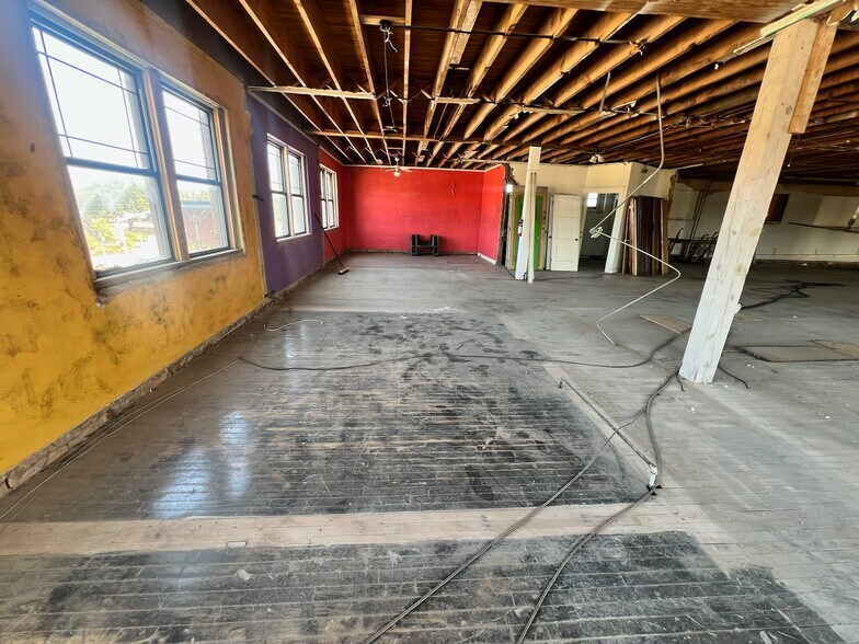 More Photos Of 1305 S 1st St, Abilene General Retail For Sale