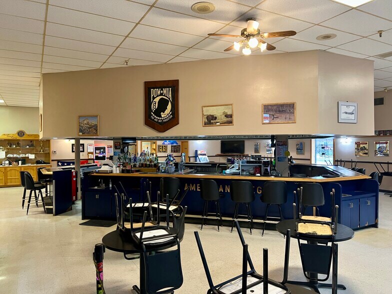 More Photos Of 1009 Central Ave NW, East Grand Forks General Retail For Sale