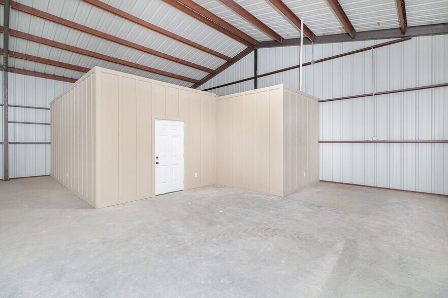 More Photos Of 101 Richards st, Brady Warehouse For Lease