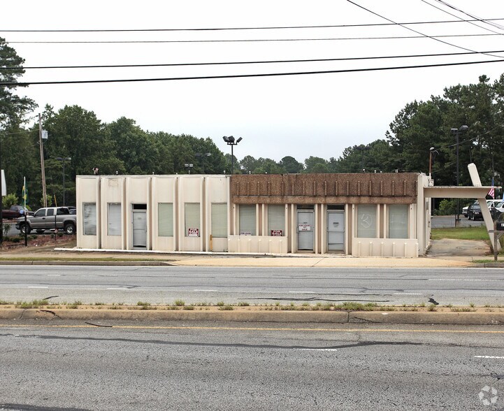 More Photos Of 2111 SW Austell Rd, Marietta Freestanding For Lease