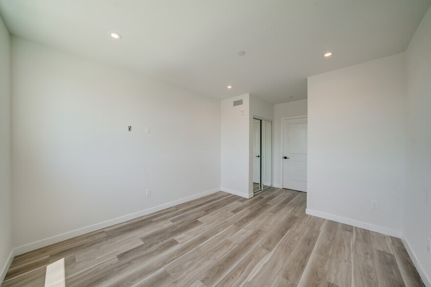 More Photos Of 7018 Alabama Ave, Canoga Park Apartments For Sale
