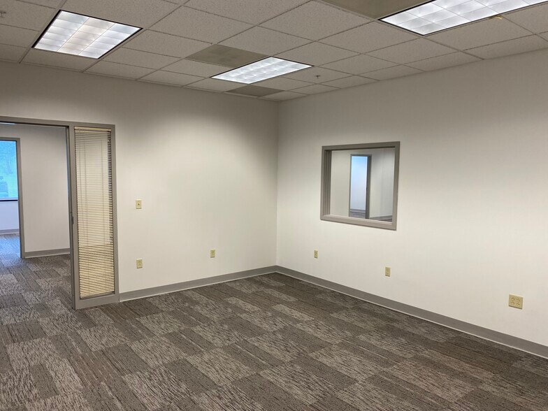 More Photos Of 400 Essjay Rd, Williamsville Office For Lease
