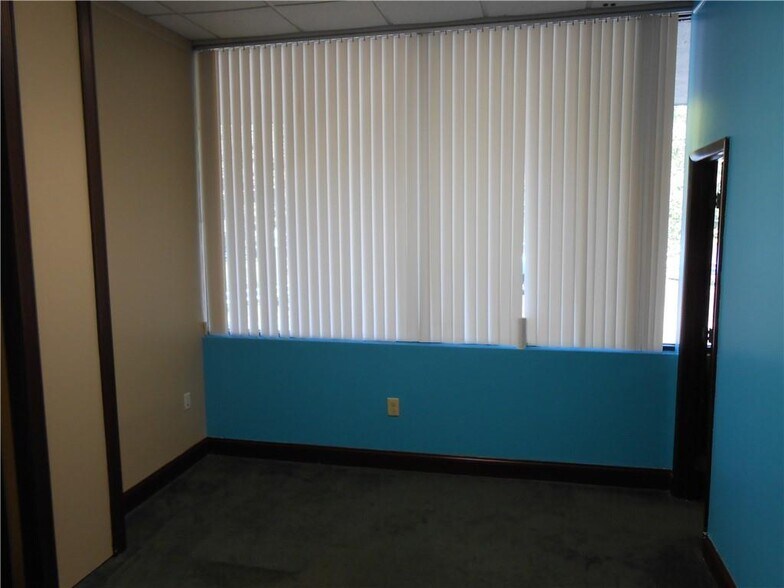 More Photos Of 526 E Bruceton Rd, Pittsburgh Medical For Lease