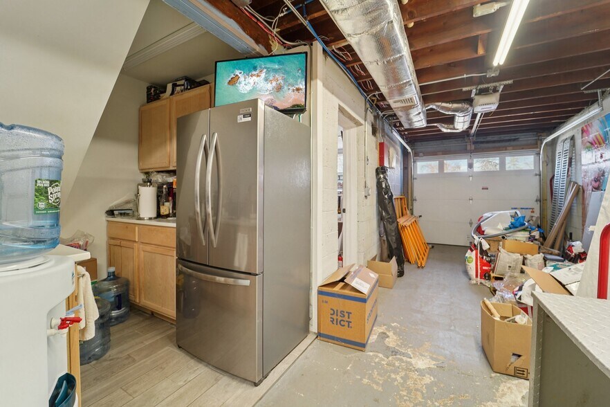 More Photos Of 593-595 New York Ave, Lyndhurst Light Manufacturing For Lease