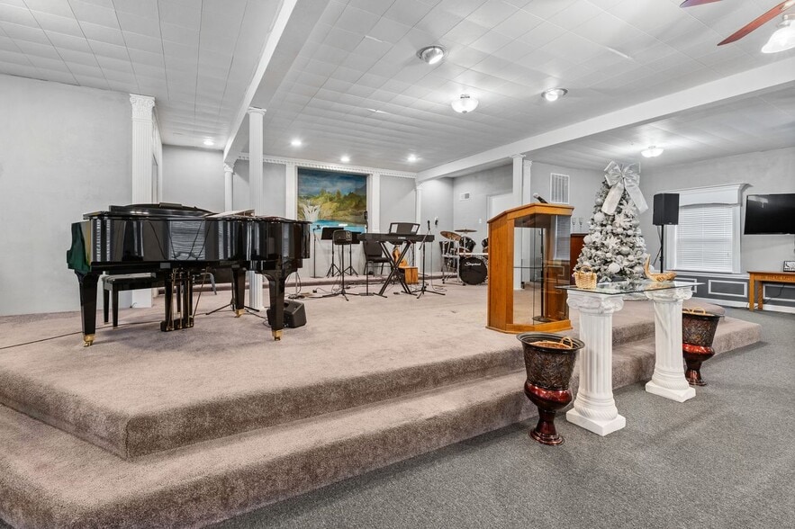 More Photos Of 8861 Botanical Ave, Caseyville Specialty For Sale