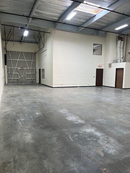 More Photos Of 9528 E Rush St, South El Monte Manufacturing For Lease